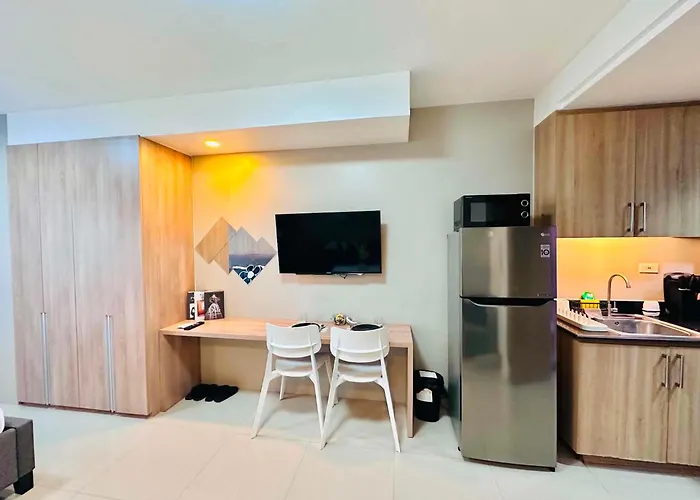 18102 Shore Residences Tower C1 アパートホテル